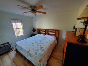 2 bedrooms, desk, iron/ironing board, free WiFi