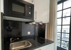 Individually decorated, individually furnished, laptop workspace - MyStay Porto São Bento (Porto)