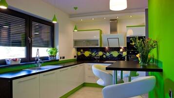 Fridge, microwave, dishwasher, coffee/tea maker