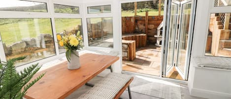Cottage | Private kitchen | Fridge, dishwasher, electric kettle, toaster