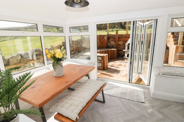 Cottage | Private kitchen | Fridge, microwave, dishwasher, electric kettle