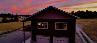 Glacier Country Chalet-Stunning Mountain Views