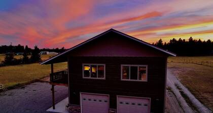 Glacier Country Chalet-Stunning Mountain Views