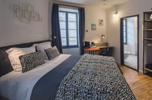 1 chambre, bureau, fer et planche à repasser, Wi-Fi gratuit