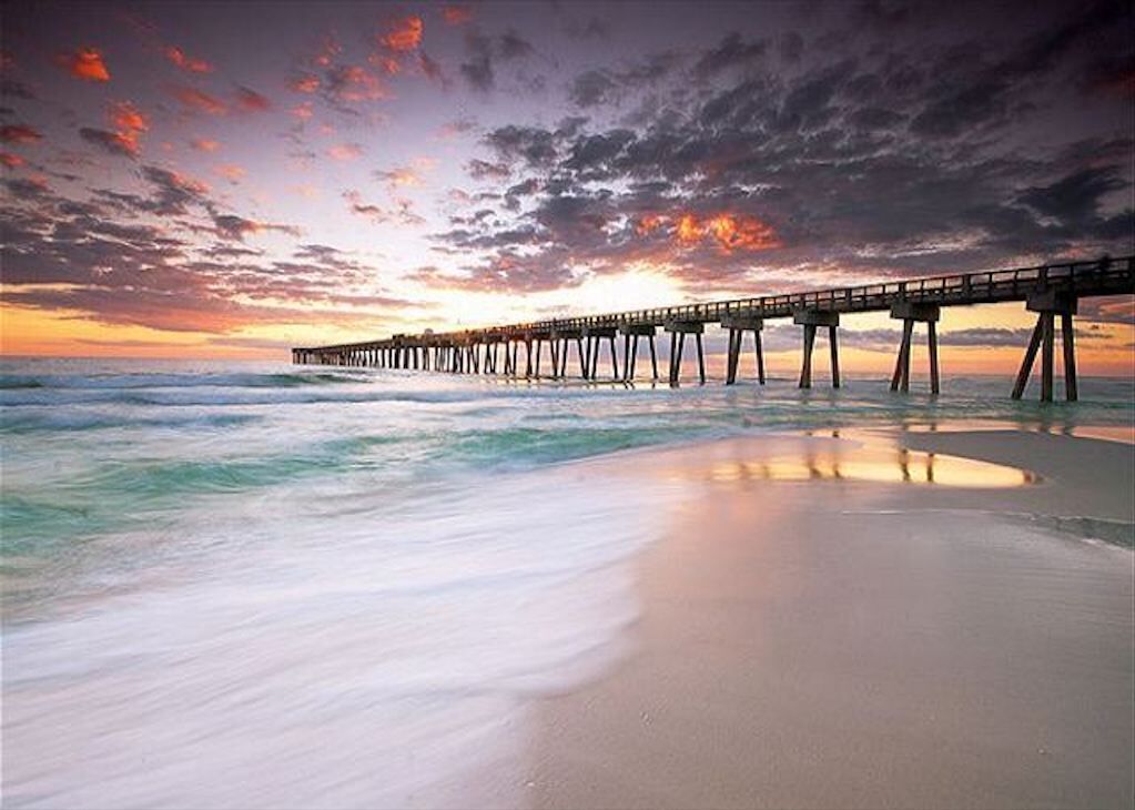Playa en los alrededores y camastros 