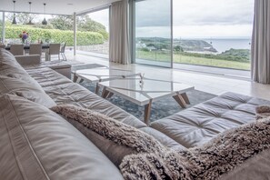 Luxury House | Living area