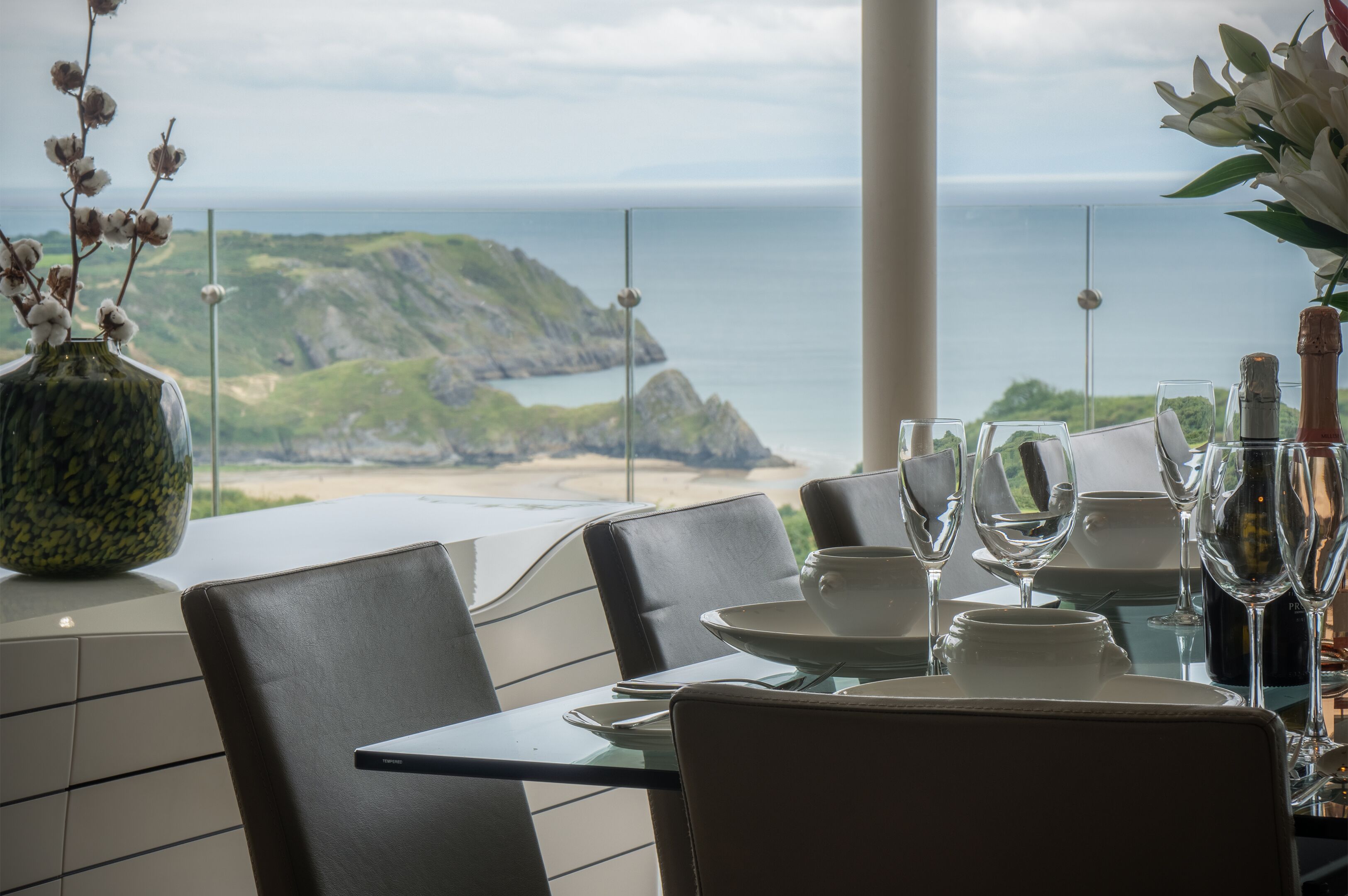 奢華單棟房屋 | 客廳 | 32 吋智能電視連有線電視頻道、電視、壁爐