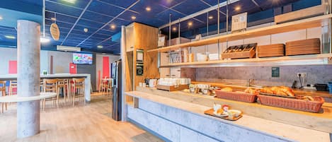 Tägliches Frühstücksbuffet gegen Gebühr