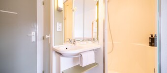 B&B HOTEL Calais Terminal Cité de l'Europe 2 étoiles