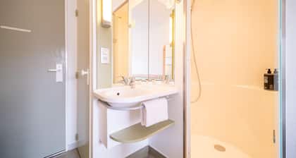 B&B HOTEL Calais Terminal Cité de l'Europe 2 étoiles