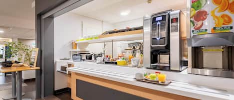 Bữa sáng buffet hàng ngày với phụ phí nhỏ