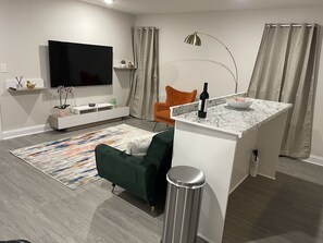 Interior - Cozy 2 bedroom home located close to Newark airport and Manhattan NYC (Newark)