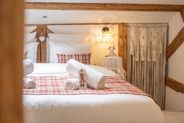 Bedroom area with access to the dressing room