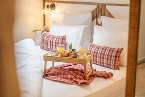 1 bedroom, iron/ironing board, travel cot, free WiFi