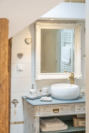 Shower, free toiletries, hair dryer, towels