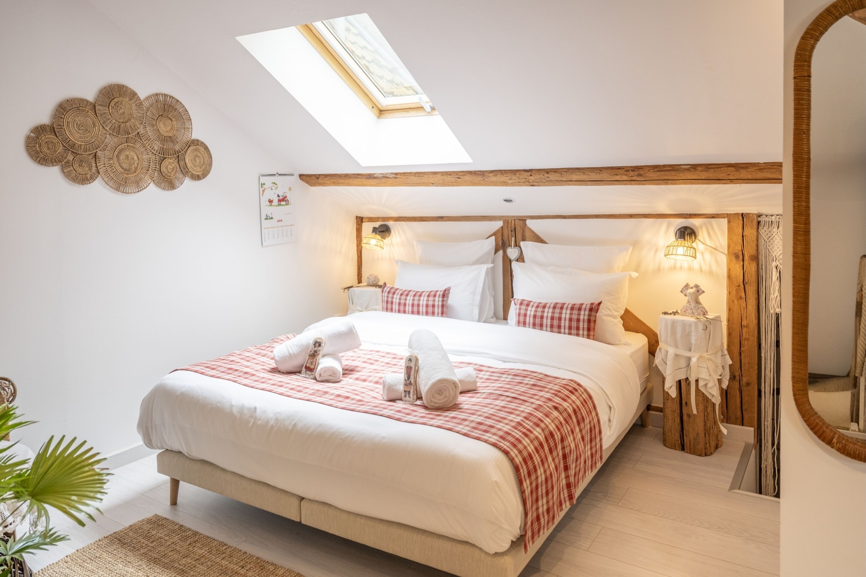 1 habitación, tabla de planchar con plancha y cuna de viaje 