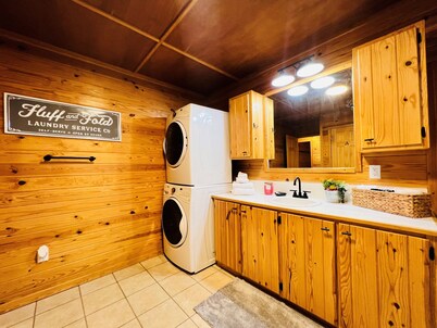 Cozy cabin w/ private pond & firepit. 3 miles to lake & 12 to Crater of Diamonds