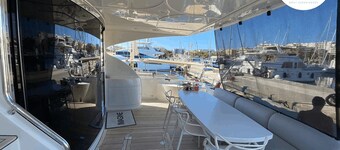 Un Yacht grandiose pour un séjour de rêve