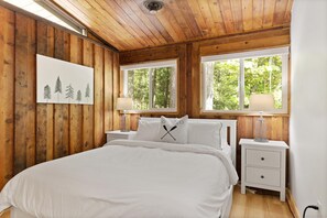 5 bedrooms, WiFi, bed sheets