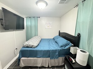 Executive Suite | In-room safe, individually furnished, desk, laptop workspace - Executive Apartment at Uplands (Baltimore)