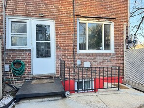 Property entrance - Executive Apartment at Uplands (Baltimore)