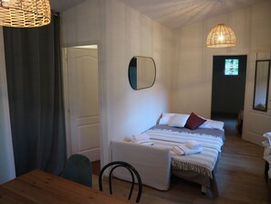 1 bedroom, bed sheets