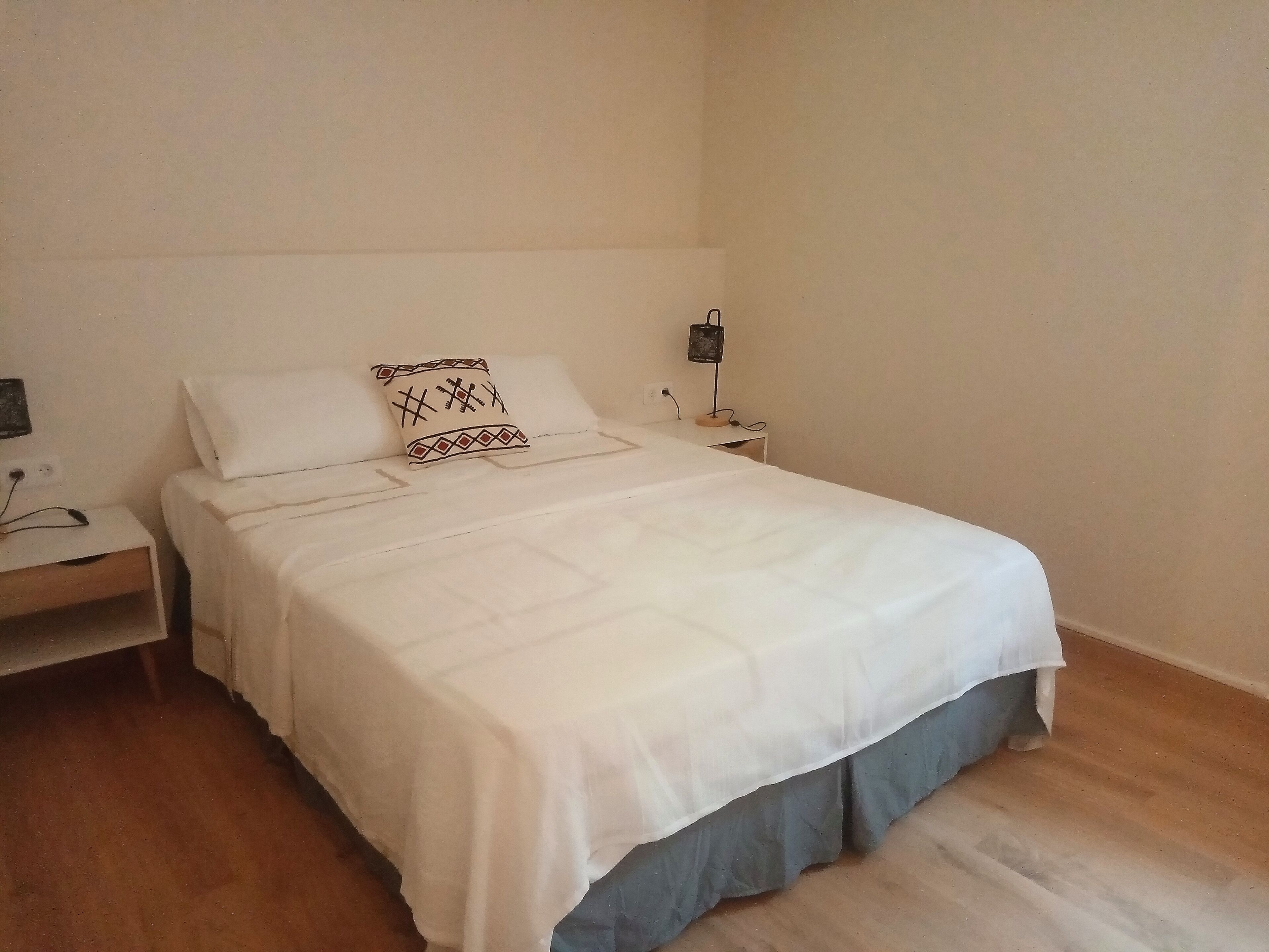 1 bedroom, bed sheets