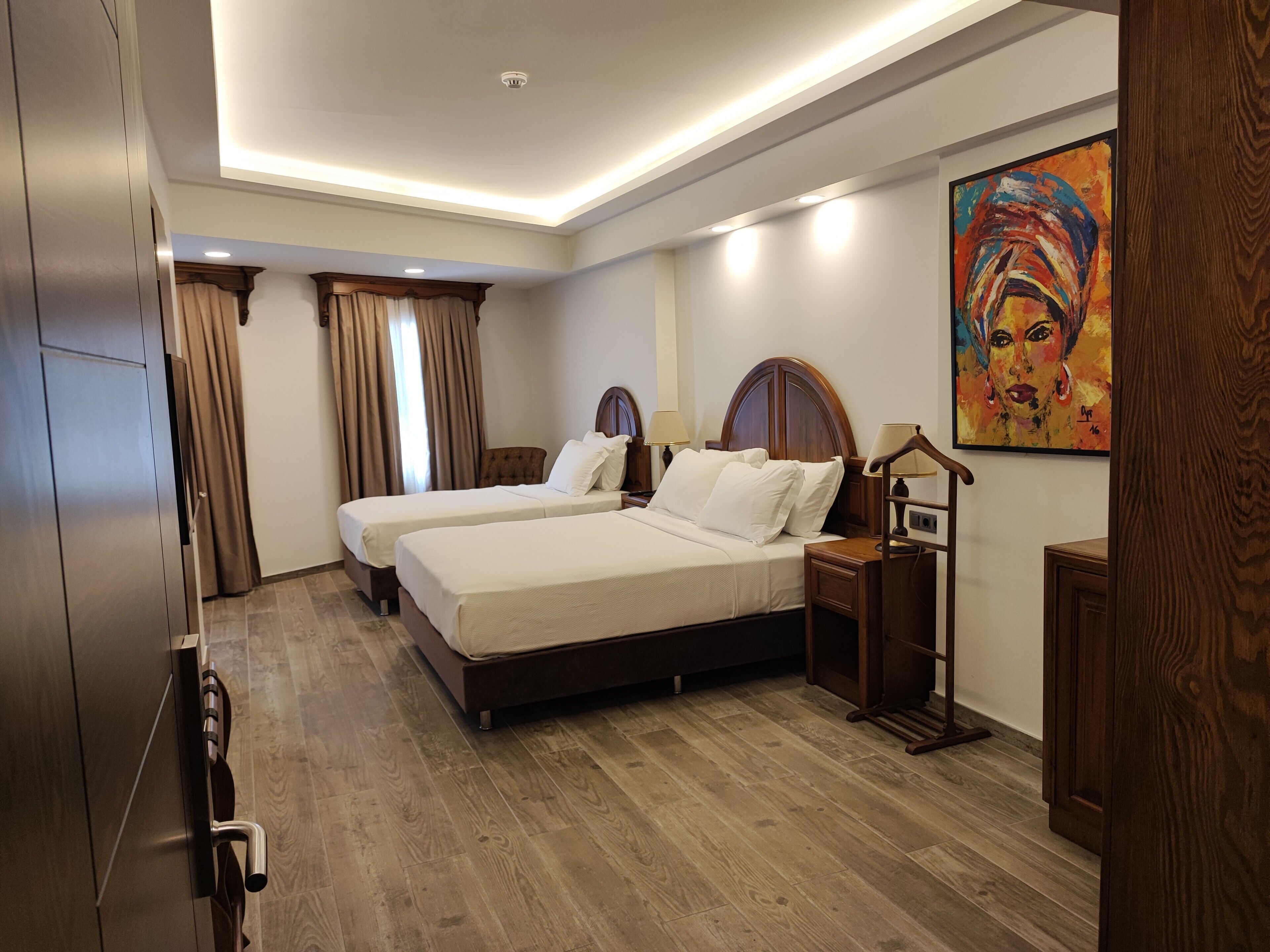Egyptian cotton sheets, premium bedding, free minibar items