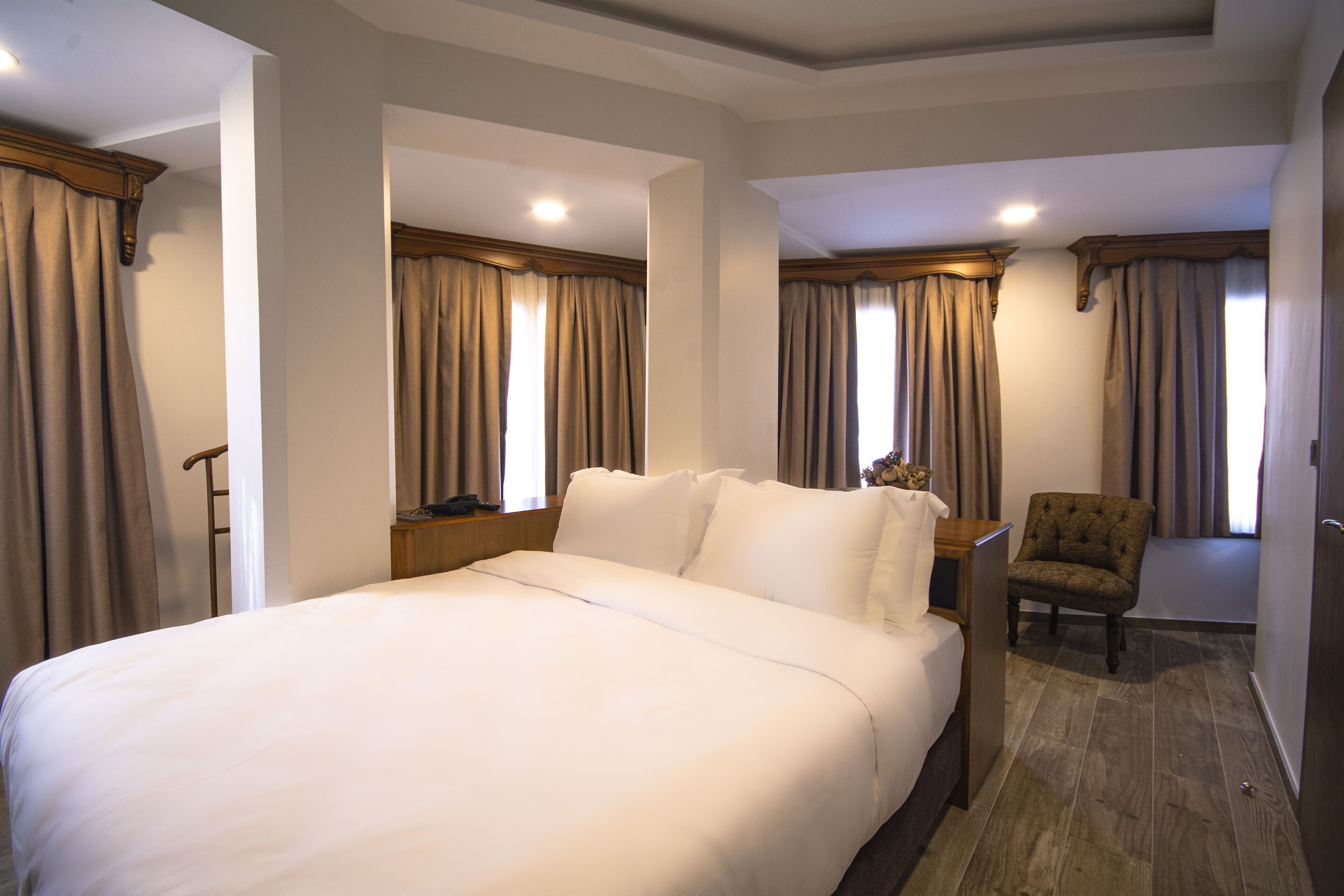Egyptian cotton sheets, premium bedding, free minibar items