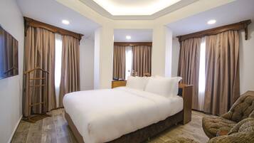 Deluxe Double Room | Egyptian cotton sheets, premium bedding, free minibar items
