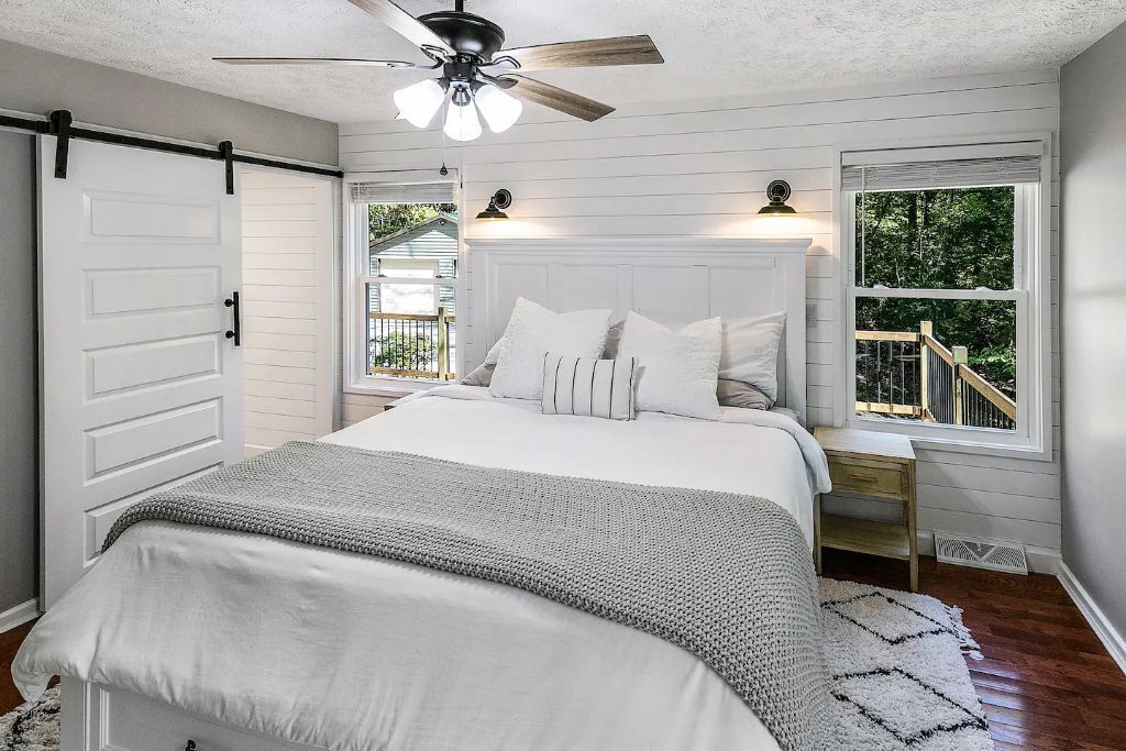 3 bedrooms, travel crib, free WiFi, bed sheets