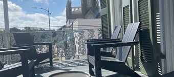 Stunning 3 BR/3 BA loft apartment w/balcony overlooking historic downtown!