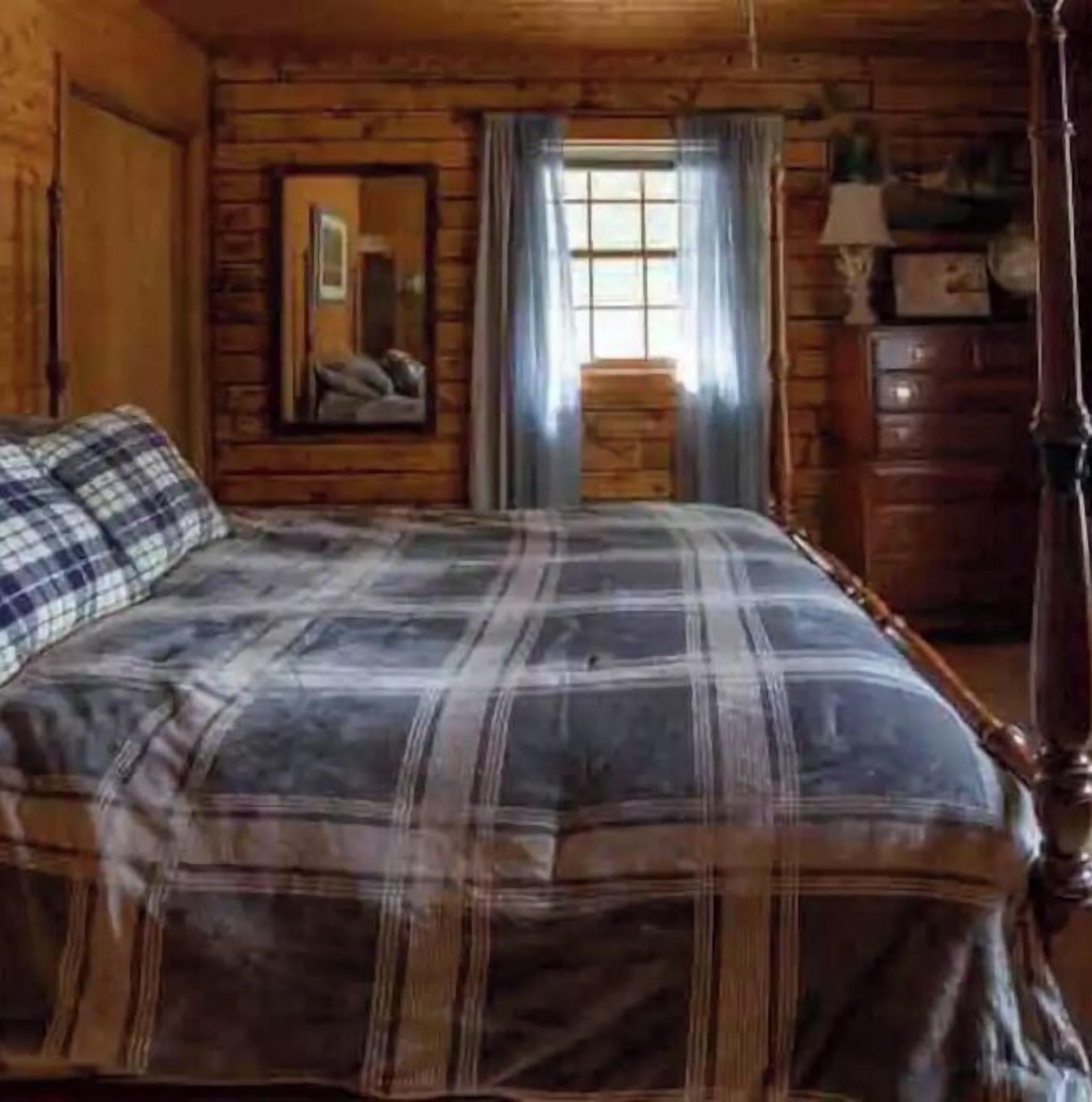 3 slaapkamers, een strijkplank/strijkijzer, gratis wifi, beddengoed