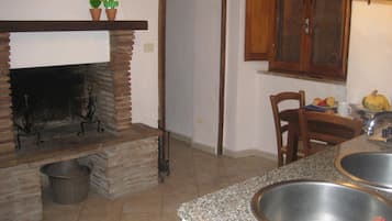 1 chambre, fer et planche à repasser