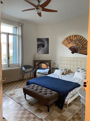 3 chambres, coffres-forts dans les chambres, bureau
