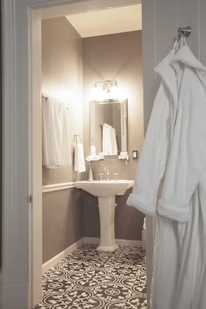 David Ayers Suite | Bathroom