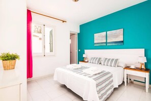 12 bedrooms, WiFi, bed sheets