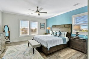 4 bedrooms, desk, iron/ironing board, free WiFi