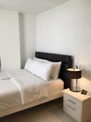 3 bedrooms, desk, free WiFi, wheelchair access - Luxury apartment that offers amazing views of the beautiful London city sky line (London)