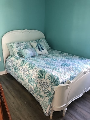 2 soverom, strykejern/-brett, reiseseng for barn og wi-fi (inkludert)