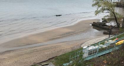 Summer 2025 DATES OPEN! VERMILION Cottage. Two minute walk to private beach