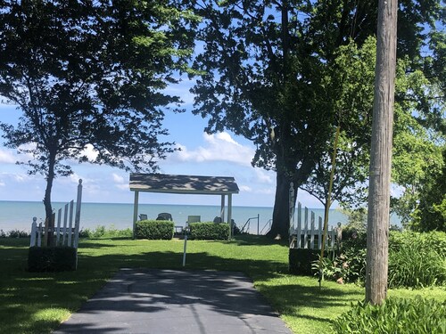 Summer 2025 DATES OPEN! VERMILION Cottage.  Two minute walk to private beach