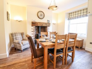 Cottage | Private kitchen | Fridge, dishwasher, electric kettle, toaster - Craigside (Betws-Y-Coed)