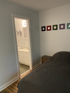 2 bedrooms, desk, iron/ironing board, free WiFi