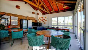 Basic Villa | Dining