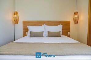 4 bedrooms, free WiFi, bed sheets - Ponta de Inhambupe Residences (Esplanada)