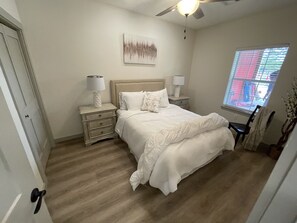 3 Schlafzimmer, Schreibtisch, Bügeleisen/Bügelbrett, Reisekinderbett