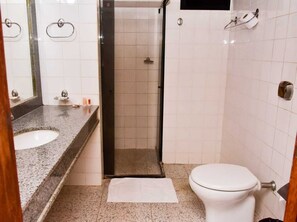 Free toiletries, bidet