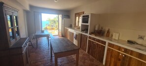 Fridge, microwave, oven, stovetop - Casa Marmorraggia Magnificent villa with breathtaking sea view, 5 minutes' walk from the beach (Brando)