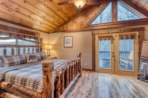 5 bedrooms, iron/ironing board, WiFi, bed sheets